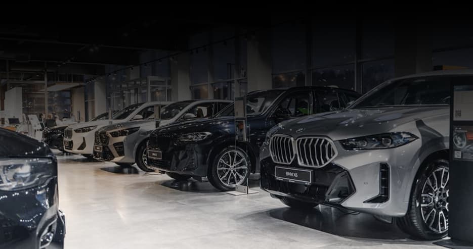 Автомобили в шоуруме Автопорт